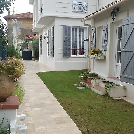 Alojamento de Acomodação e Pequeno-almoço Blanche 2*